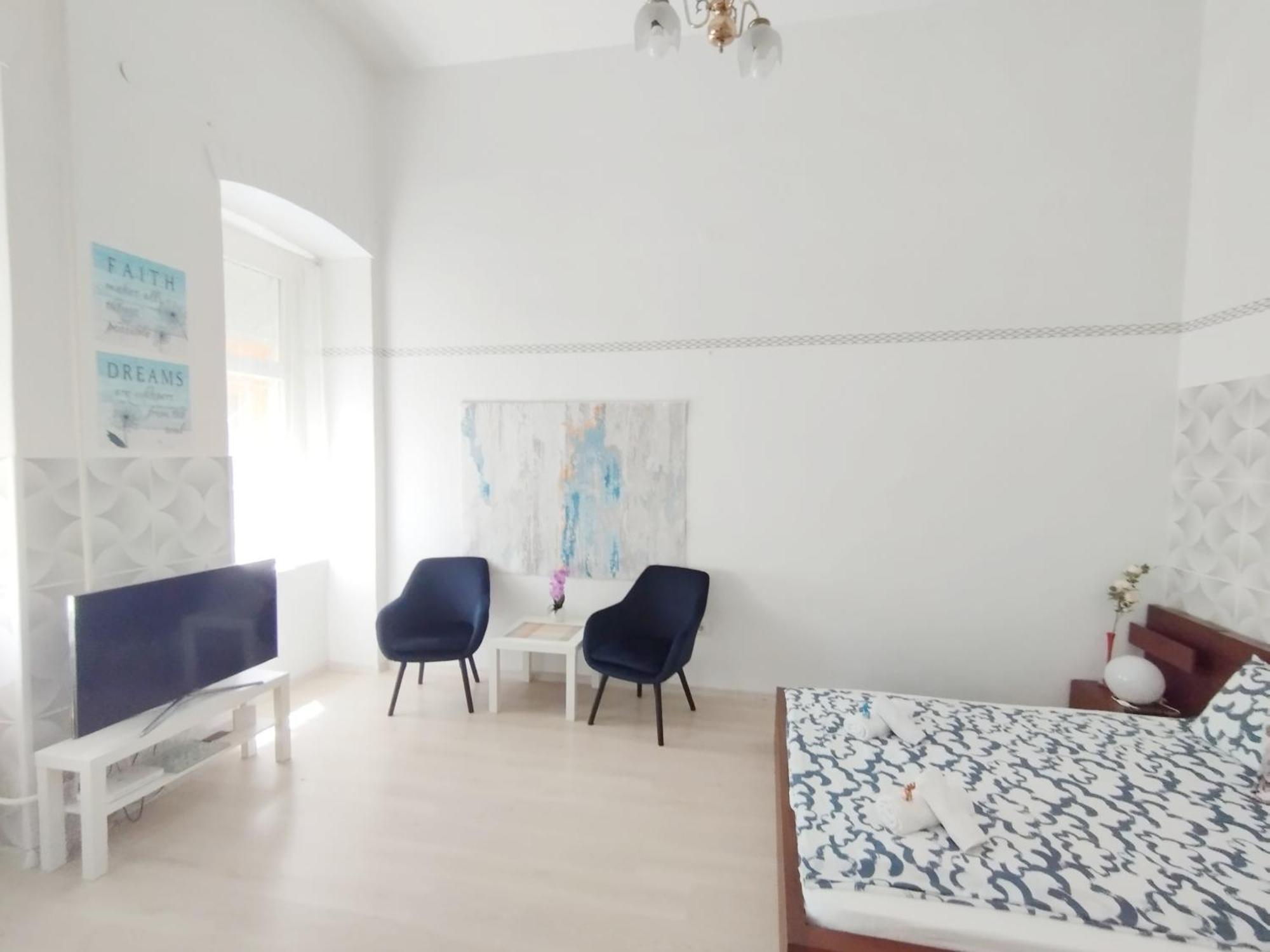 Free Parking Garage! Downtown Apartment Close To New York Cafe Budapest Exterior photo